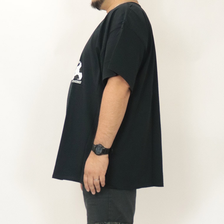 大きいサイズ半袖Tシャツ】見つめる者 牛とステーキTシャツ | 店舗から