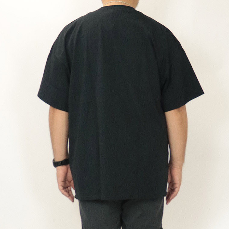 【大きいサイズ半袖Tシャツ】見つめる者 牛とステーキTシャツ