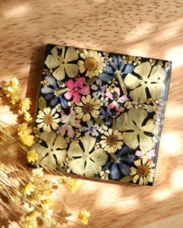 tesoro / スクエアコンパクトミラー /フラワー×ブラック|tesoro|ブランド