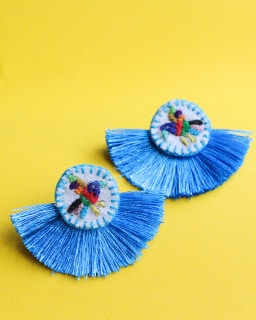 tesoro / オトミ刺繍フリンジピアス / スカイブルー [メール便対象品]|ブランド