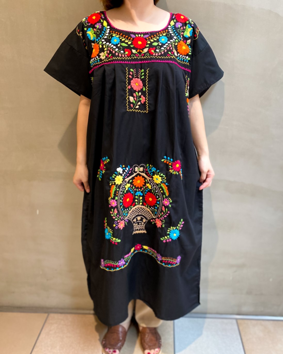 tesoro / メキシコ刺繍ワンピース / ブラック×カラフルフラワーN  