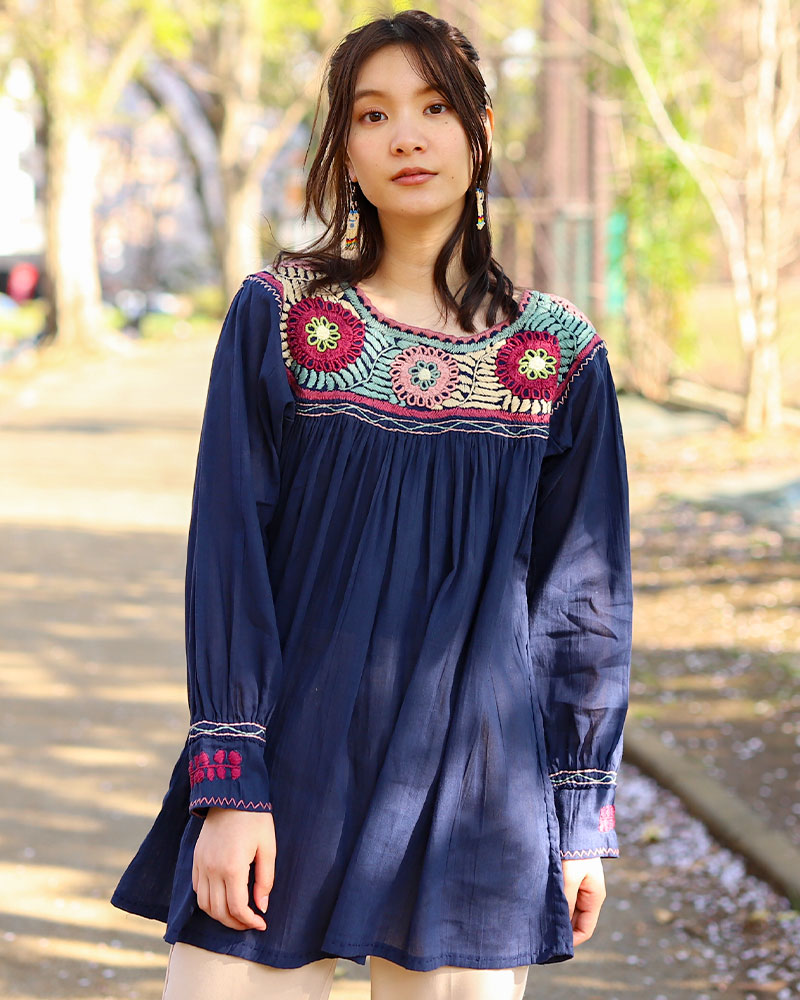 刺繍ブラウス
