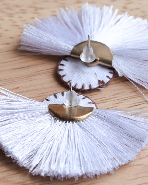 tesoro / オトミ刺繍フリンジピアス / スノーホワイト [メール便対象品