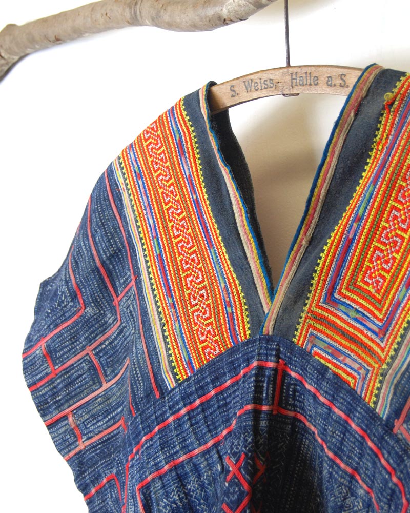 エスニック　モン族トップス　長袖　リメイク衣類　刺繍衣類　新品　タイ製84 エスニック モン族トップス 長袖 リメイク衣類 刺繍衣類 新品 タイ製84