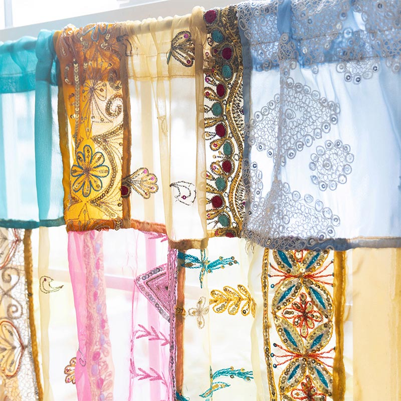 shanti / カフェカーテン ブリリアントサリーパッチ｜テソロ(tesoro