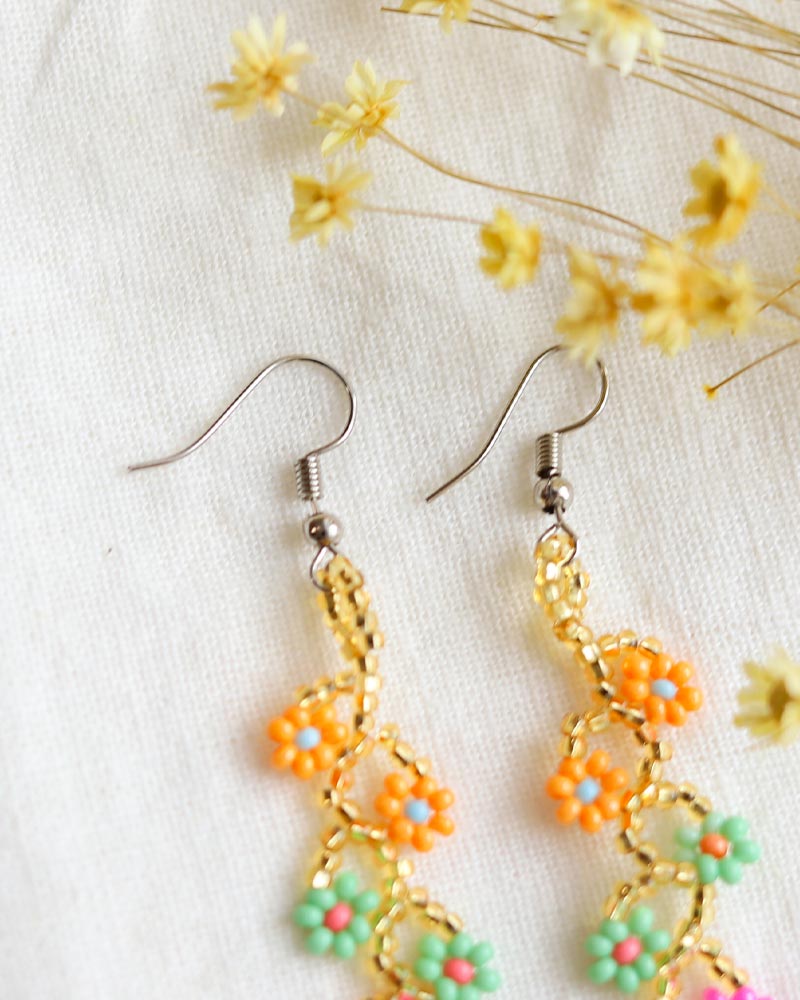 *お花とガラスビーズのピアス*【No.203】 tesoro / オアハカビーズピアス フラワーE [メール便対象品]｜テソロ