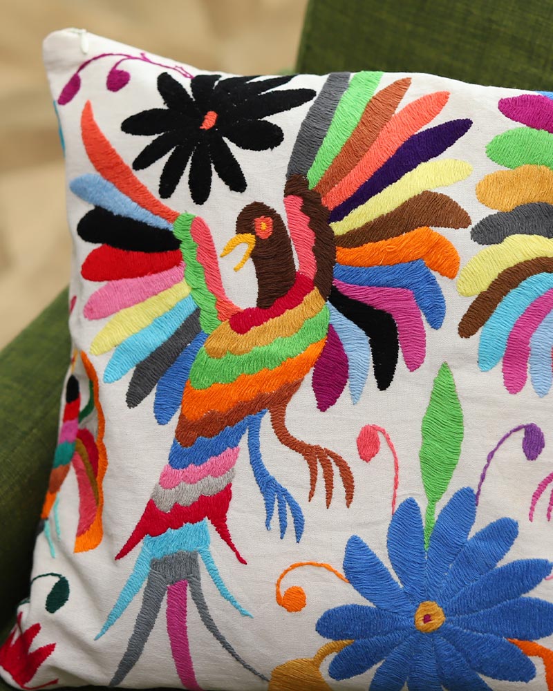 手刺繍クッションカバー　ヴィンテージ 騎士とドラゴン　55cmx70cm tesoro / オトミ刺繍 クッションカバーB【DRACO】｜テソロ(tesoro)公式通販