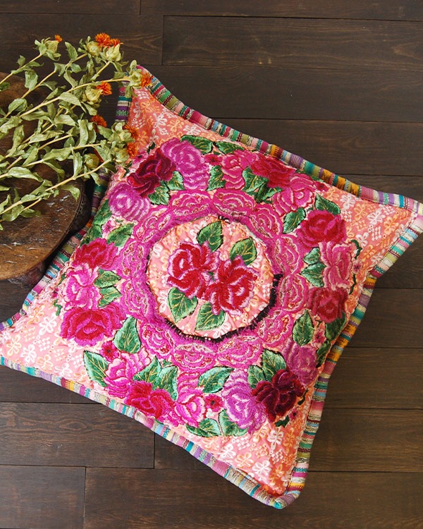 tesoro / 刺繍クッションカバー /ピンクA｜テソロ(tesoro)公式通販