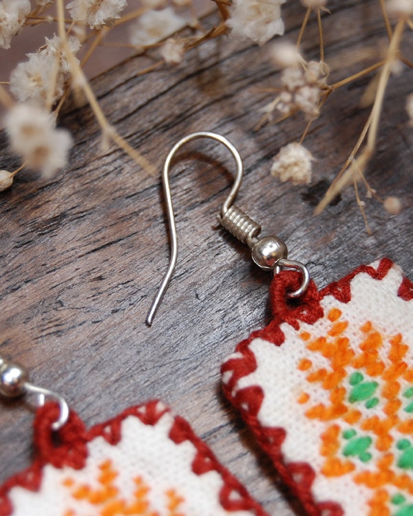 tesoro / 刺繍ピアス / レッド2 [メール便対象品]｜テソロ
