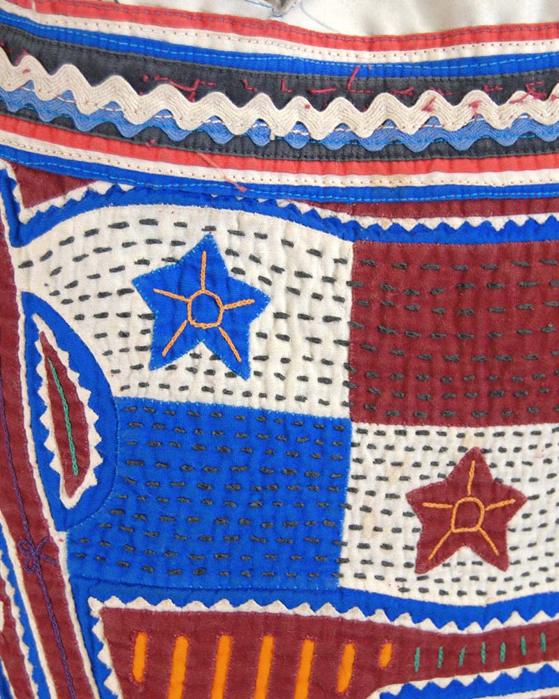 ★A2102★　67×134㎝　古い民族　刺繍　パッチワーク　アンティーク ☆A2102☆ 67×134㎝ 古い民族 刺繍 パッチワーク アンティーク