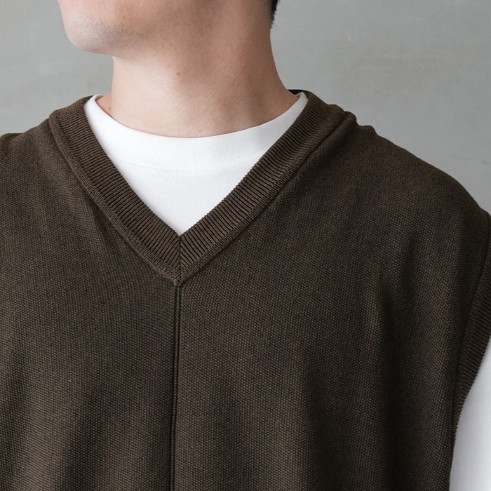 希少　日本製　KAIKO PADDED VEST Mサイズ 40%OFF】(ysk-25ss-kn09) / YASHIKI(ヤシキ) /Yozora V-neck