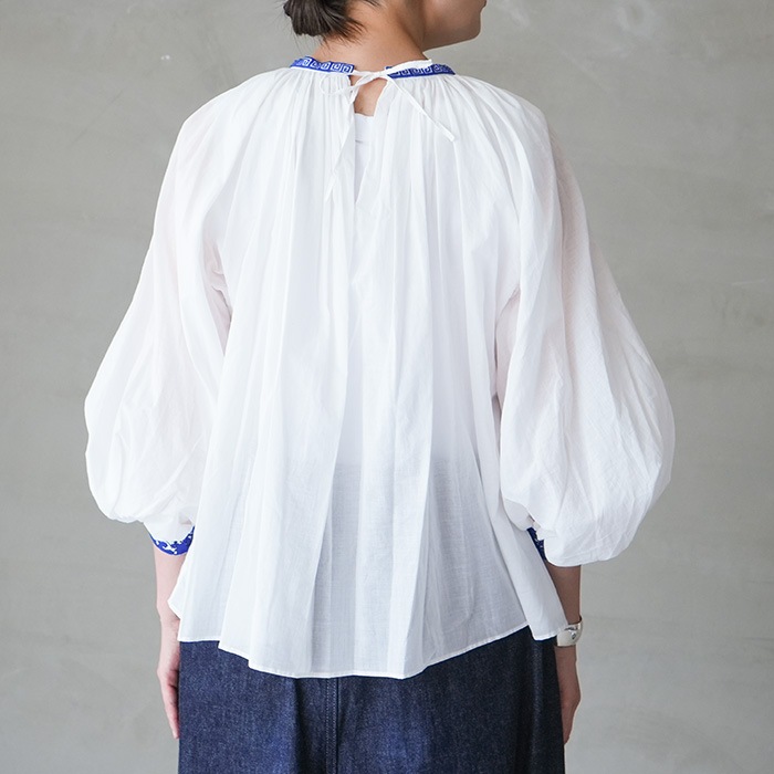 R&D.M.Co. オールドマンズテーラー　 ホワイト刺繍入りチュニック R&D.M.Co. オールドマンズテーラー ホワイト刺繍入りチュニック