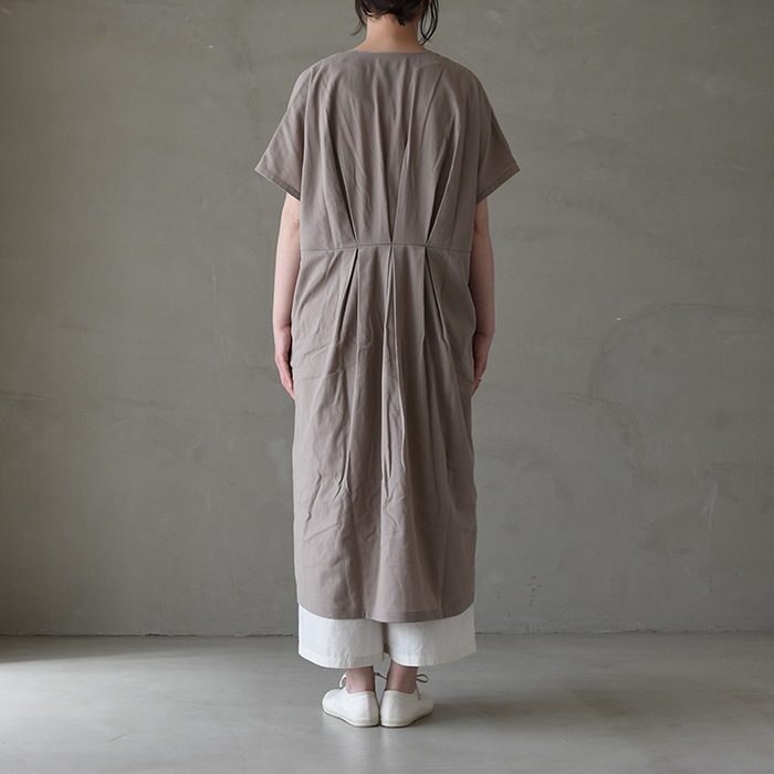 e231t134) / evam eva (エヴァムエヴァ) /v neck tuck one-piece