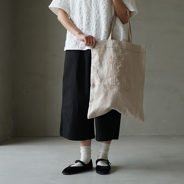 R&D.M.Co. オールドマンズテーラー　 ホワイト刺繍入りチュニック R&D.M.Co. オールドマンズテーラー ホワイト刺繍入りチュニック