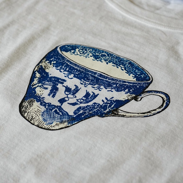 美品 オールドマンズテーラー ブルーウィロー TEA CUP Tシャツ L 白 美品 オールドマンズテーラー ブルーウィロー TEA CUP Tシャツ L 白