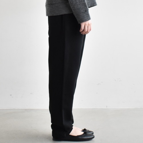evam evaの綿ナロータックパンツ evam eva（エヴァムエヴァ） コットンタックナローパンツ