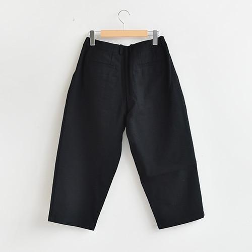 evam evaのカジュアルパンツ ゴムウエスト e211t032) / evam eva(エヴァムエヴァ) / cropped pants