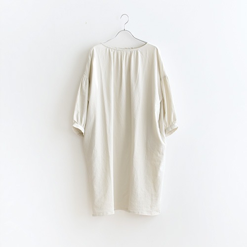e211t022) / evam eva(エヴァムエヴァ) / gathered sleeve OP