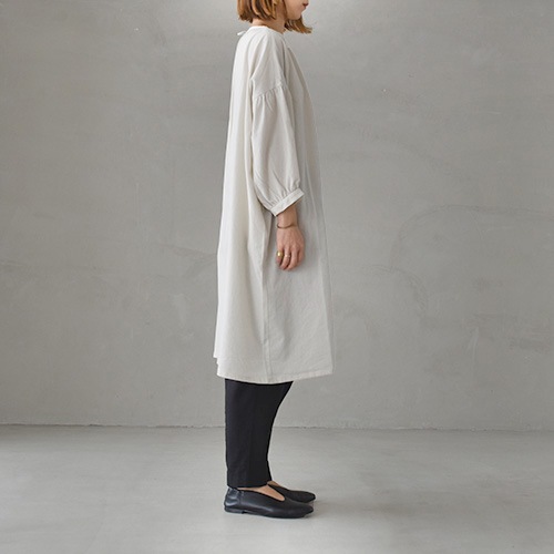 evam evaエヴァムエヴァ ライトグレー シャツワンピース 涼しい　キュプラ evam evaエヴァムエヴァ ライトグレー シャツワンピース 涼しい