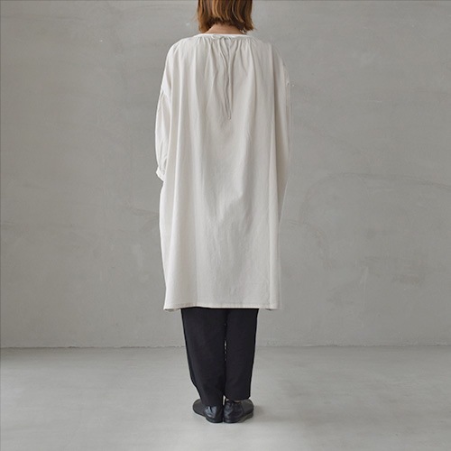 e211t022) / evam eva(エヴァムエヴァ) / gathered sleeve OP