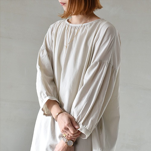 e211t022) / evam eva(エヴァムエヴァ) / gathered sleeve OP 