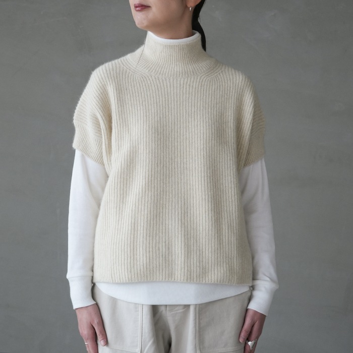 ○(e253k199) / evam eva (エヴァムエヴァ) / wool fox aze vest