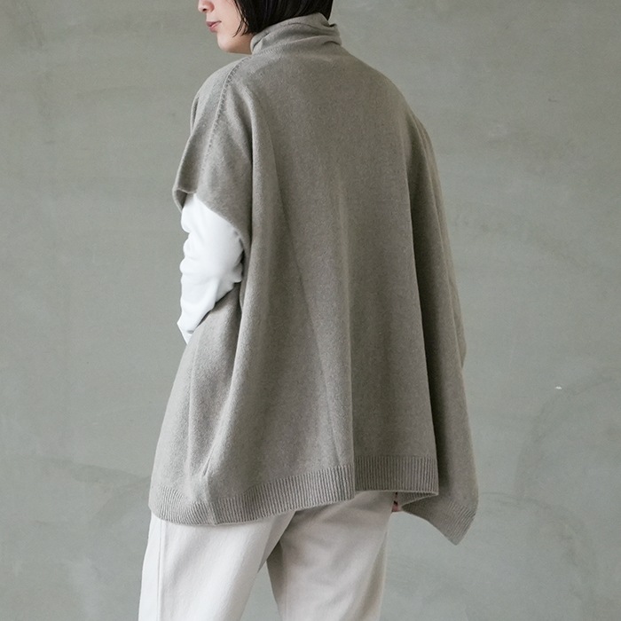 □（v243k916) / evam eva(エヴァムエヴァ) /wool sable poncho
