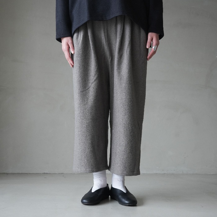 ○(e253t188) / evam eva (エヴァムエヴァ) / tuck pants(タックパンツ