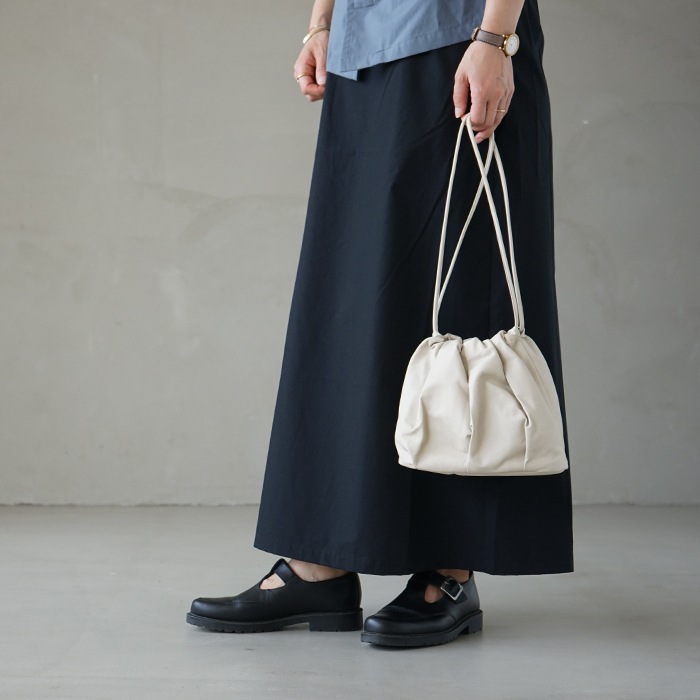 エヴァムエヴァ evam eva ドローストリングバッグ