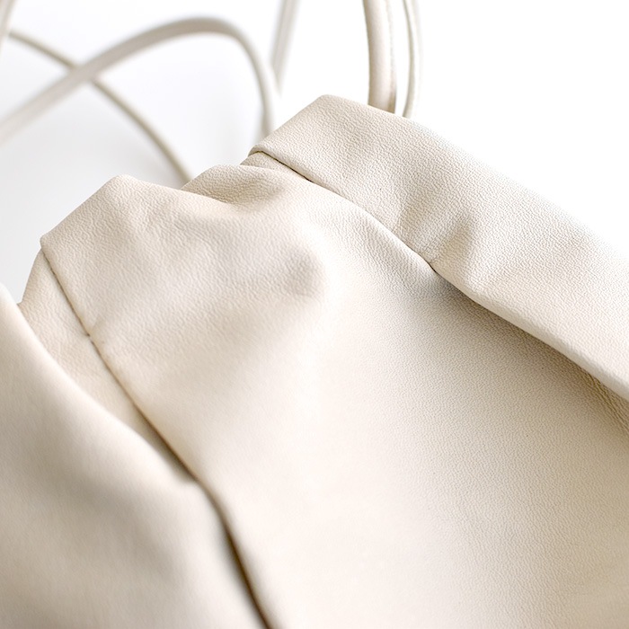 e221z152) / evam eva(エヴァムエヴァ) / drawstring mini bag