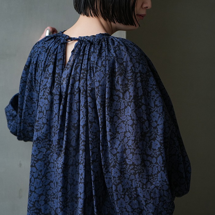 オールドマンズテーラー R&amp;D.M.Co-のワイルドベリースモックブラウス R&D.M.Co- オールドマンズテーラー : WILD BERRY GATHER SMOCK