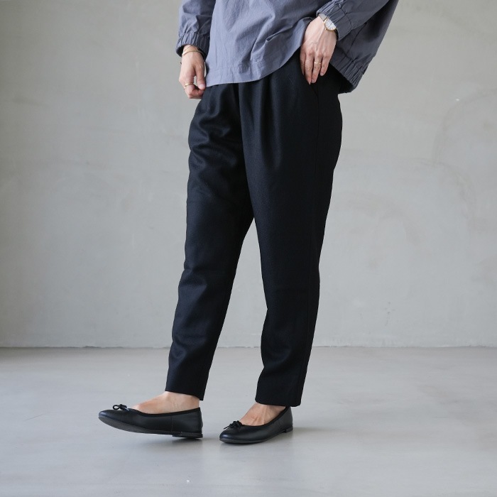 【美品】evam eva タックパンツ e221t086) / evam eva(エヴァムエヴァ) / cotton tuck pants(コットン
