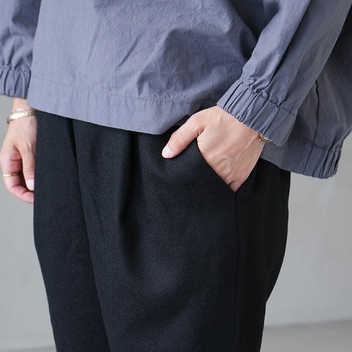 e223t046) / evam eva (エヴァムエヴァ) / black tuck pants(ブラック