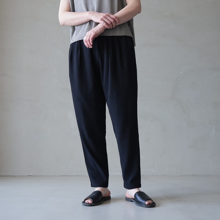 e261t198) / evam eva (エヴァムエヴァ) / cotton tuck pants(コットン