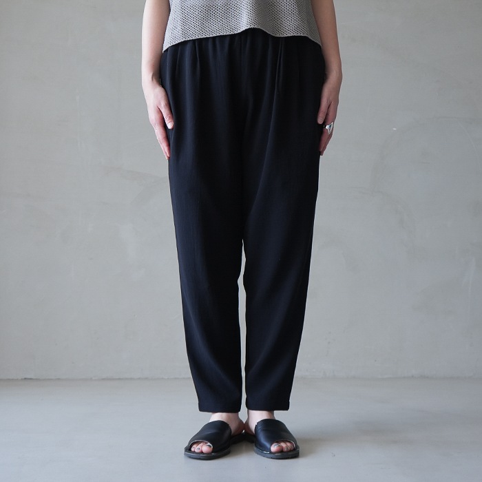e261t198) / evam eva (エヴァムエヴァ) / cotton tuck pants(コットン