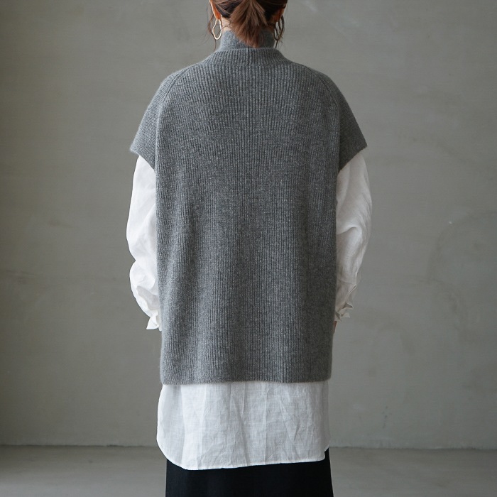 e213k186) / evam eva(エヴァムエヴァ) / yak aze vest(ヤクアゼベスト