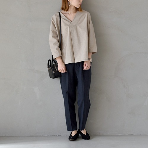 e211t067) / evam eva(エヴァムエヴァ) / cotton V neck pullover