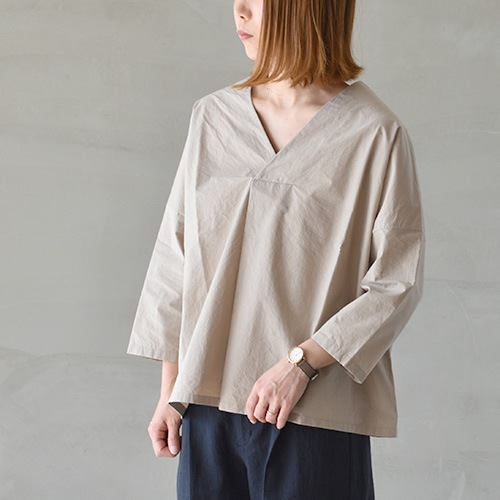 e211t067) / evam eva(エヴァムエヴァ) / cotton V neck pullover