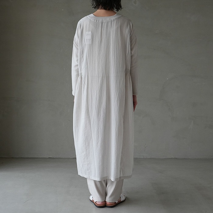e231t097) / evam eva (エヴァムエヴァ) /shirring robe(シャーリング