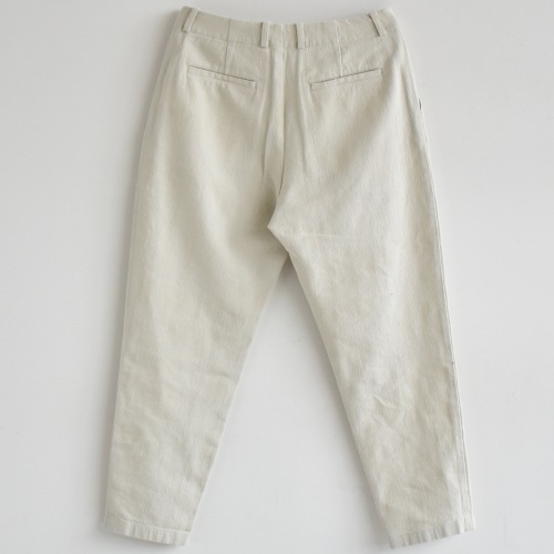 e201t041) / evam eva(エヴァムエヴァ) / cotton tuck pants