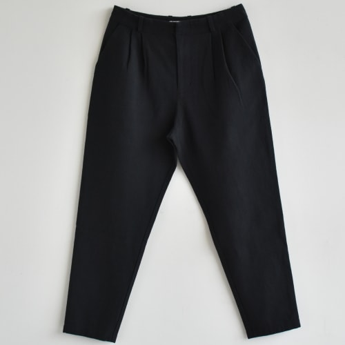 e201t041) / evam eva(エヴァムエヴァ) / cotton tuck pants