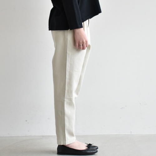 e201t041) / evam eva(エヴァムエヴァ) / cotton tuck pants