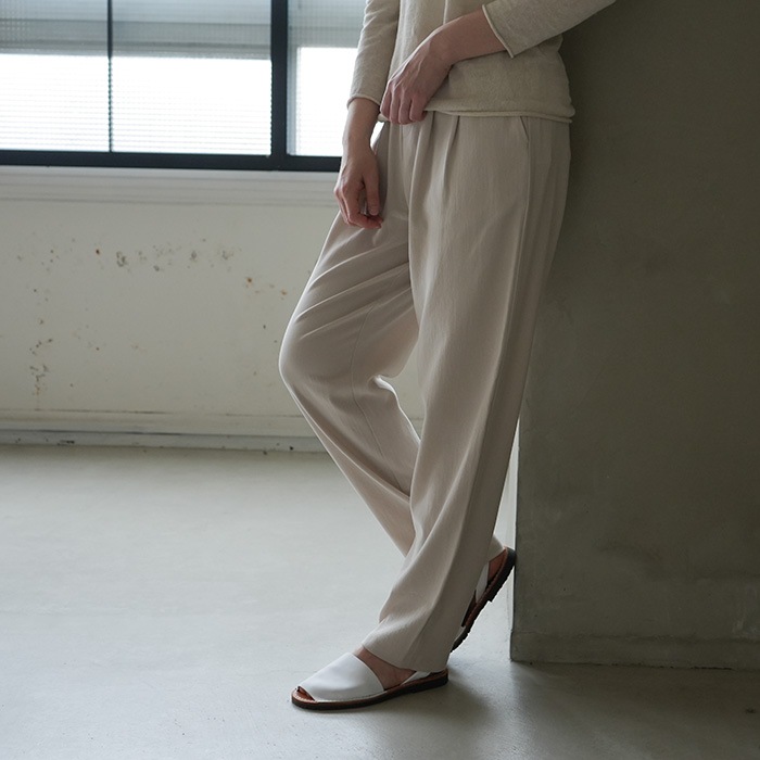 e231t103) / evam eva (エヴァムエヴァ) /cotton tuck pants