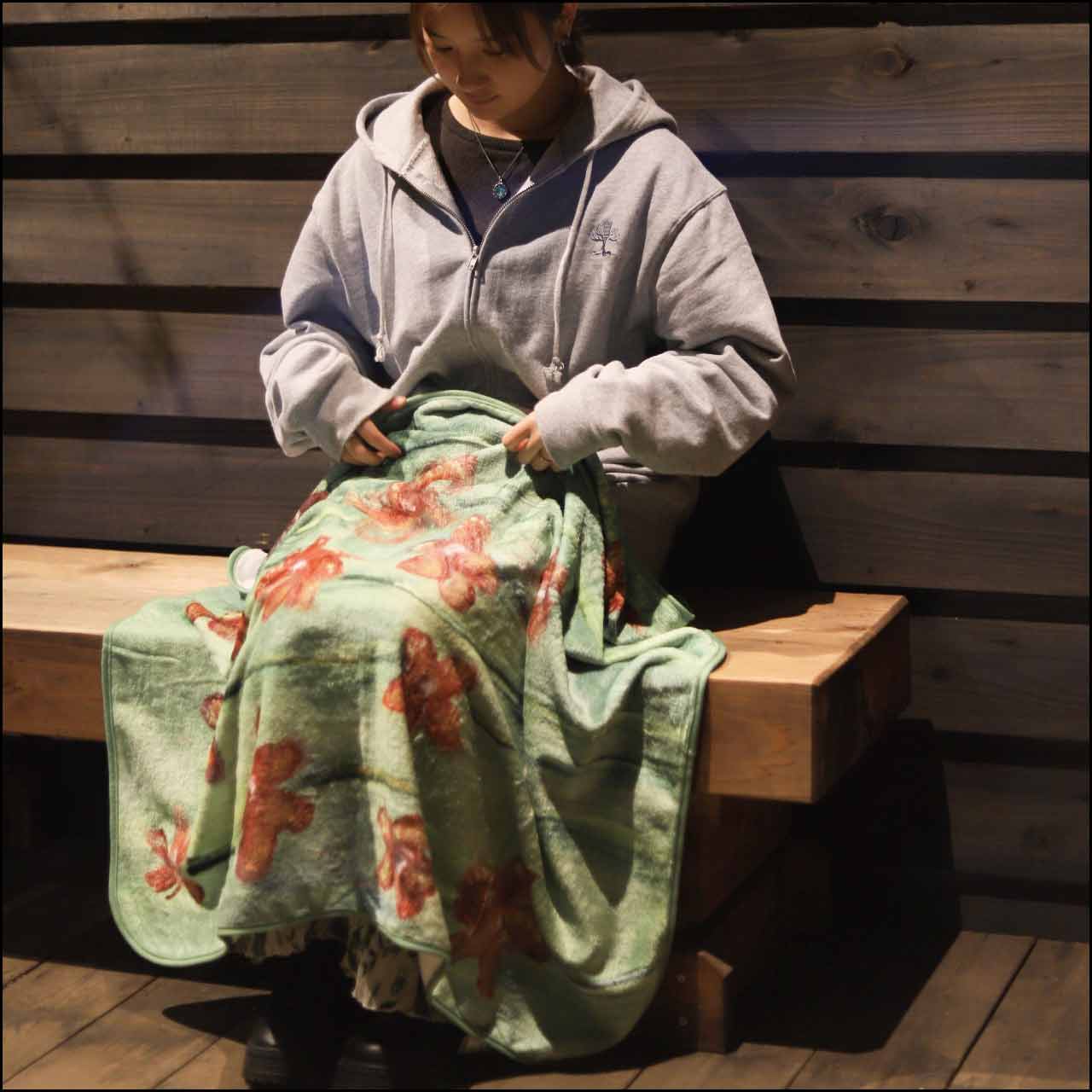 YUKIAKIRA 赤い花大判ブランケット