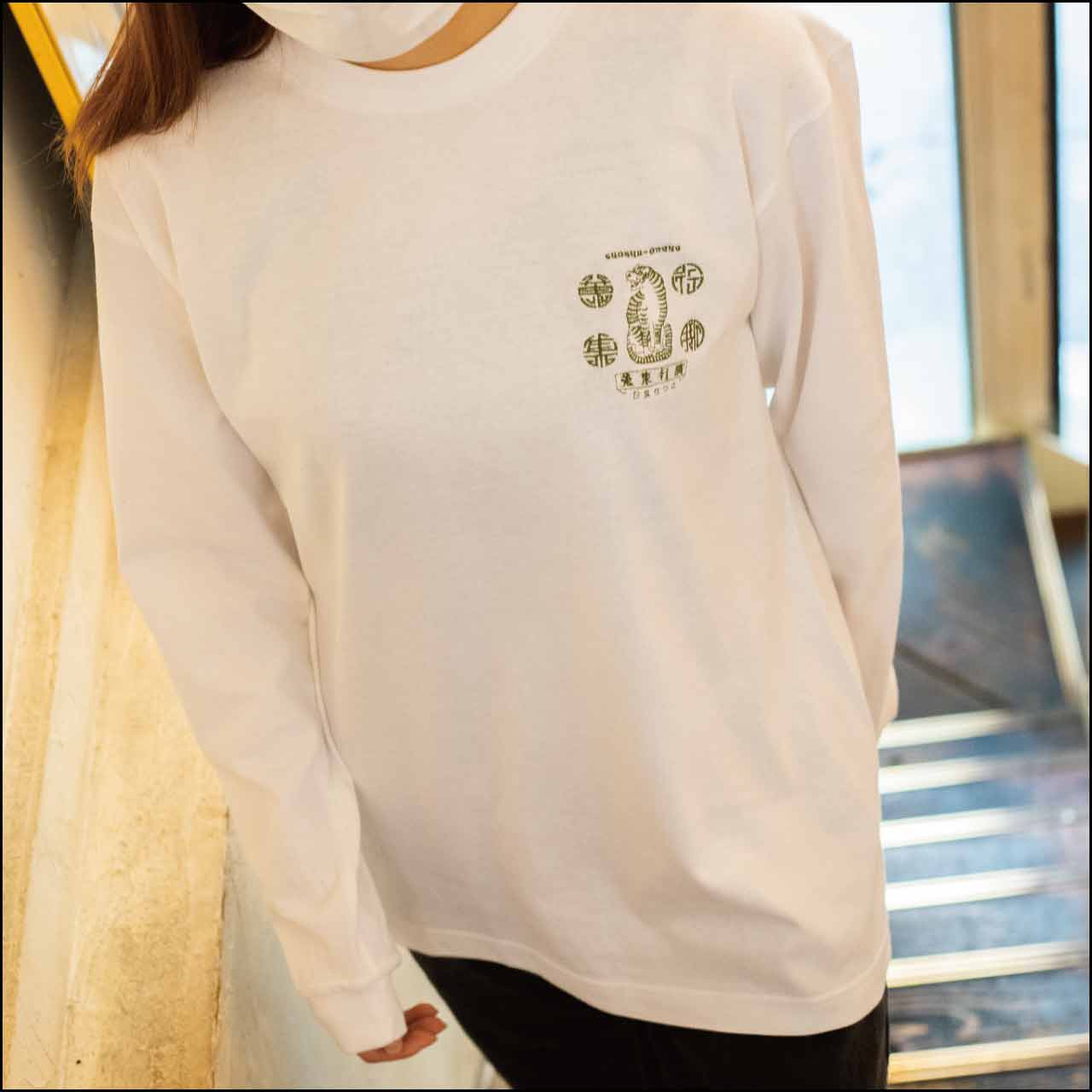 刺繍ロングTシャツ