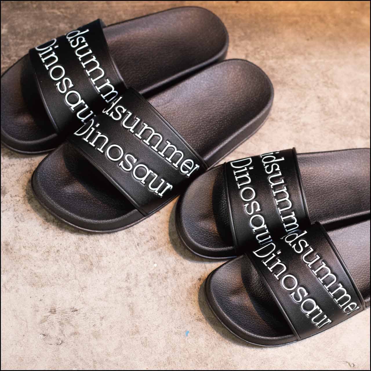 「真夏のダイナソー」サンダル