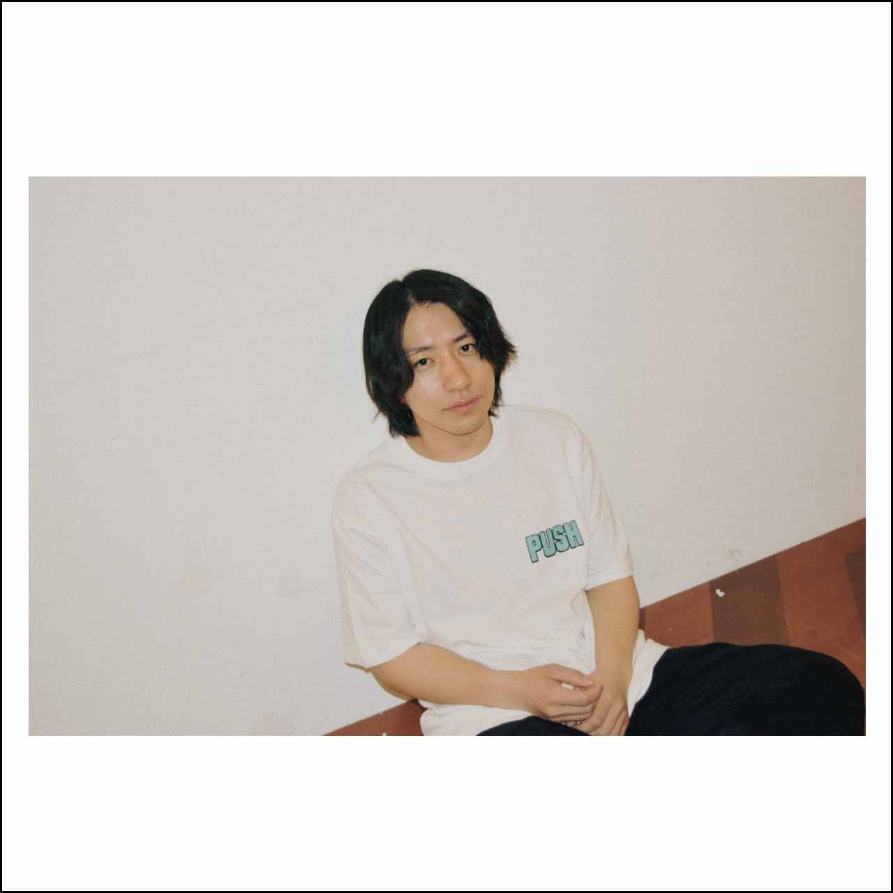 ボタン Tee