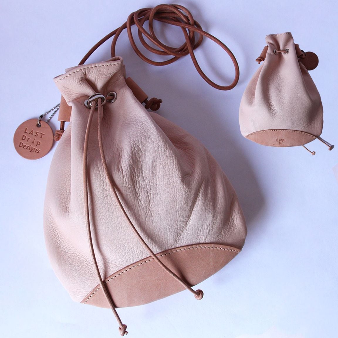 【 本ヌメ革 鹿革 ショルダーバッグ Sサイズ 】 巾着型 サコッシュショルダー / 巾着バッグ ポシェット ・ cowhide カウハイド レザー 本革 | 経年変化 おすすめ nfl hnd