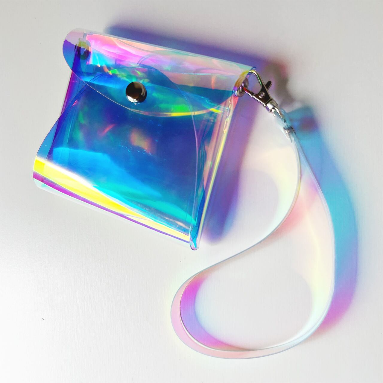 【 オーロラ ミドル財布 】 ハンドストラップつき レター ミドルウォレット / クリア財布 ・ 虹色 防水 ビニール PVC | フェス アウトドア レジャー おすすめ acp pst