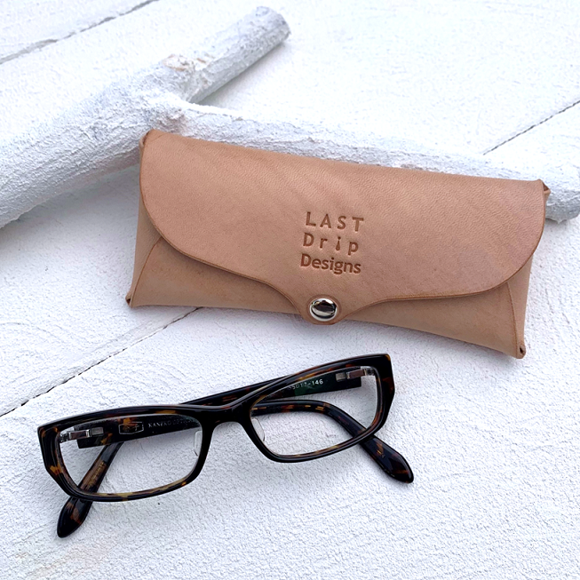 【 本ヌメ革 牛革 シームレス メガネケース 】 マグネットホック 眼鏡ケース ／ サングラス 老眼鏡 めがね ・ cowhide カウハイド レザー 本革 ｜ 経年変化 おすすめ nfl pst